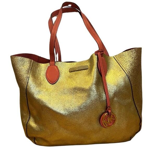 MICHAEL KORS Mae Large Reversible Tote Peach and Gold - Picture 11 of 12